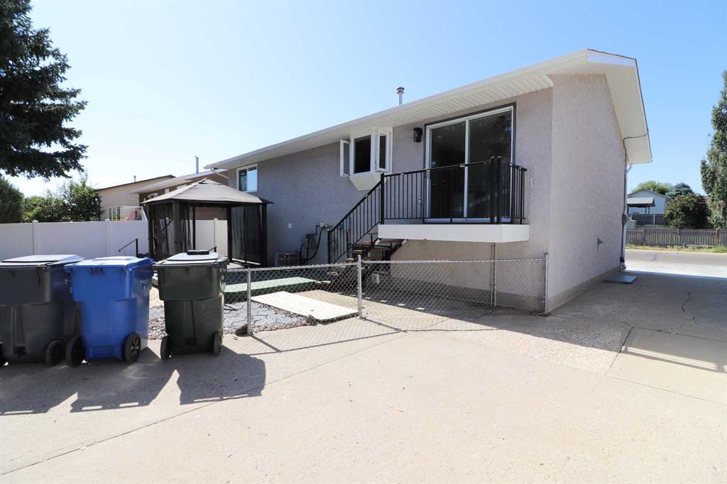 976 Ross Glen Drive SE