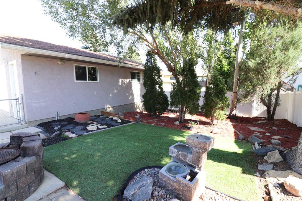 976 Ross Glen Drive SE