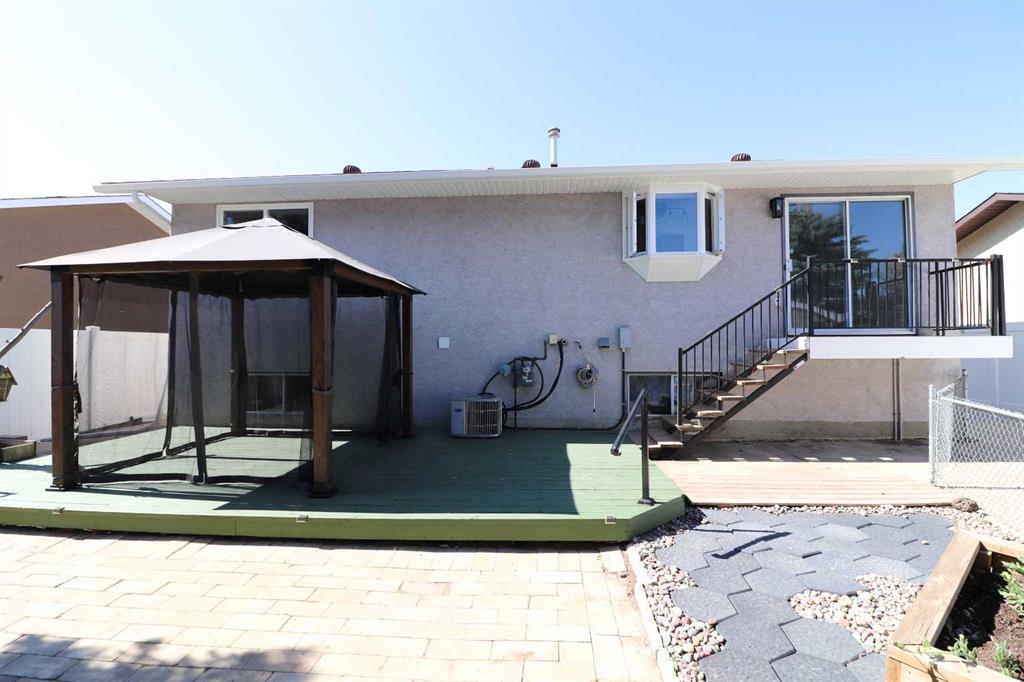 976 Ross Glen Drive SE