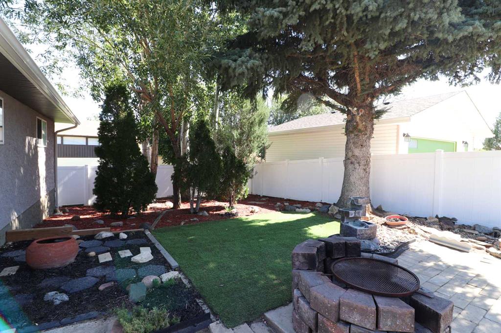 976 Ross Glen Drive SE