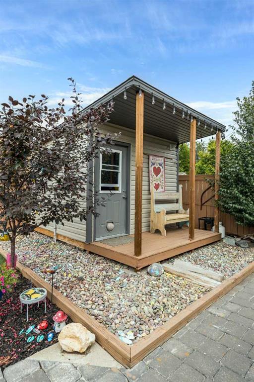 60 Terrace Close NE