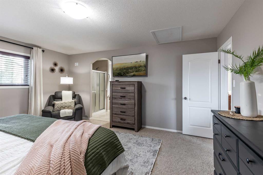 116 Vista Close SE