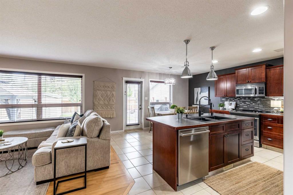 116 Vista Close SE