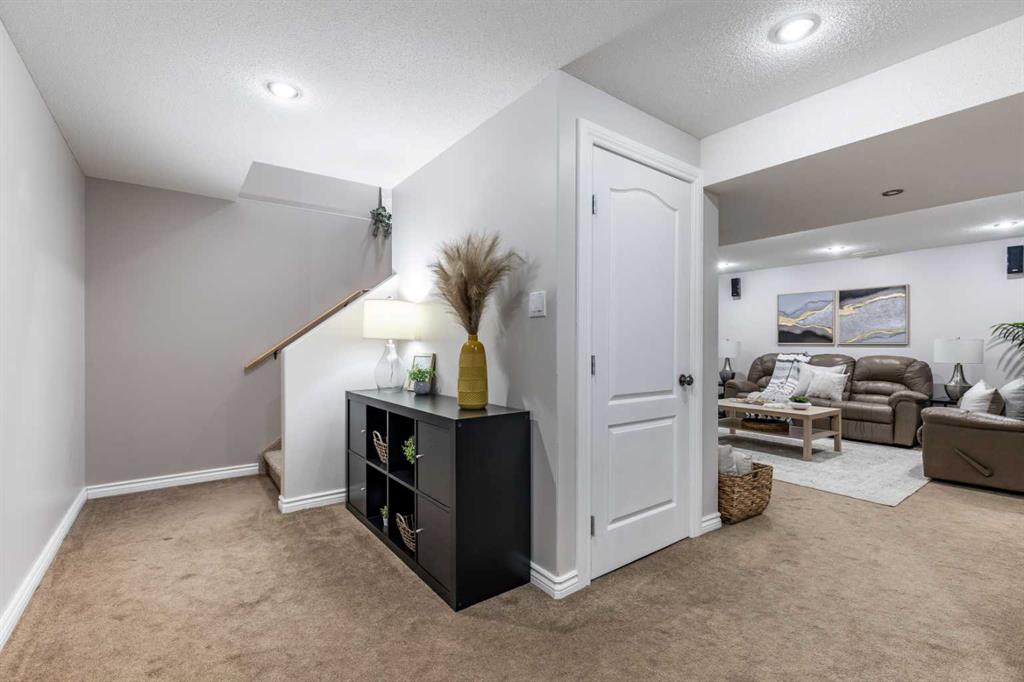 116 Vista Close SE