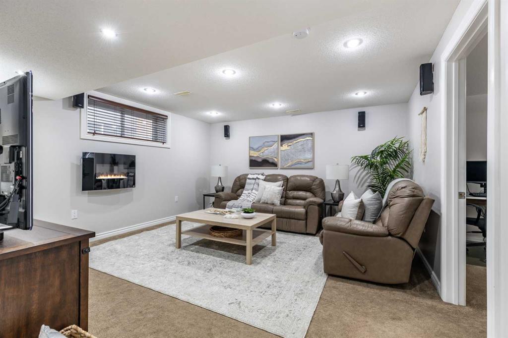 116 Vista Close SE