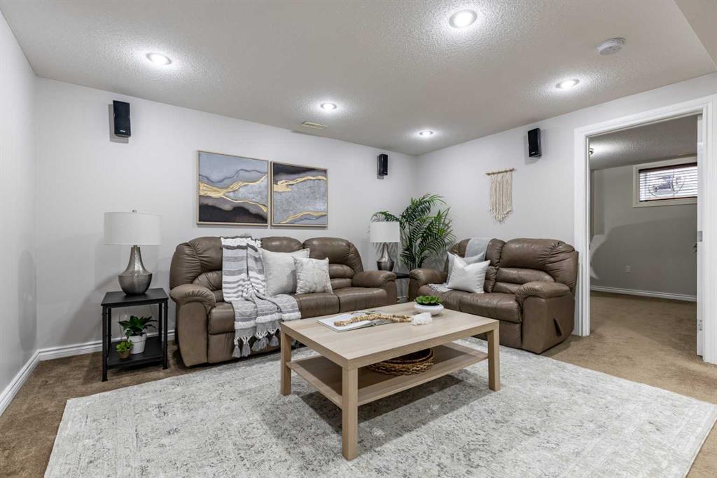 116 Vista Close SE