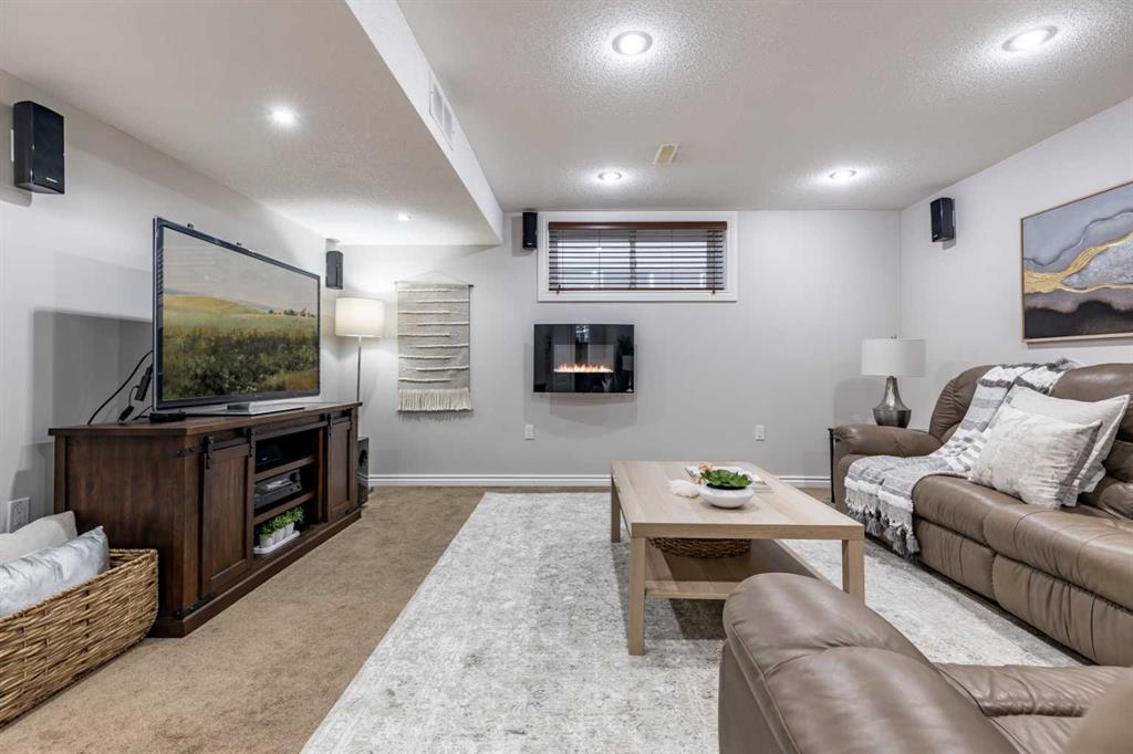 116 Vista Close SE
