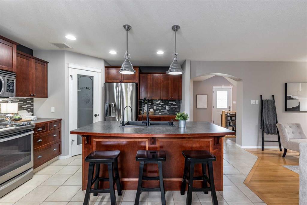 116 Vista Close SE