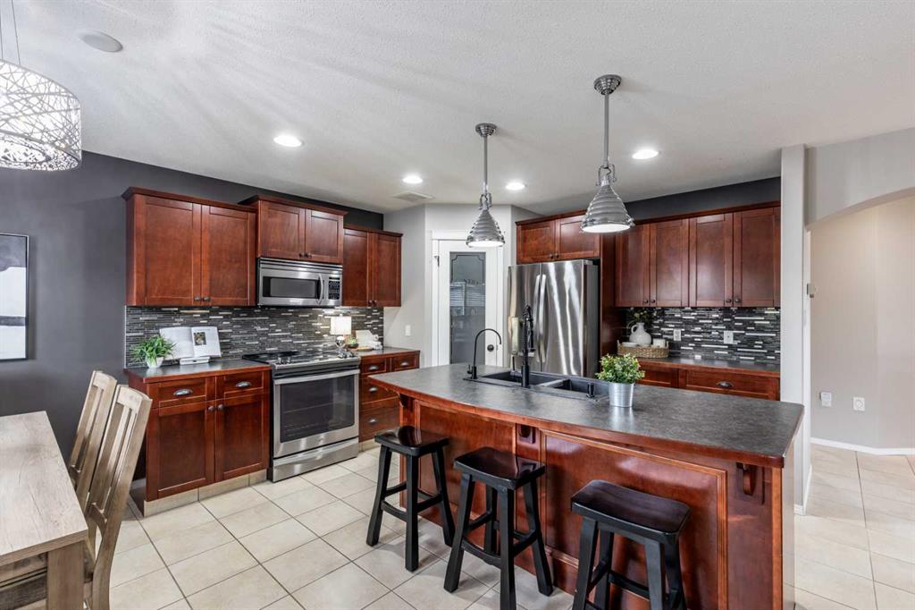 116 Vista Close SE