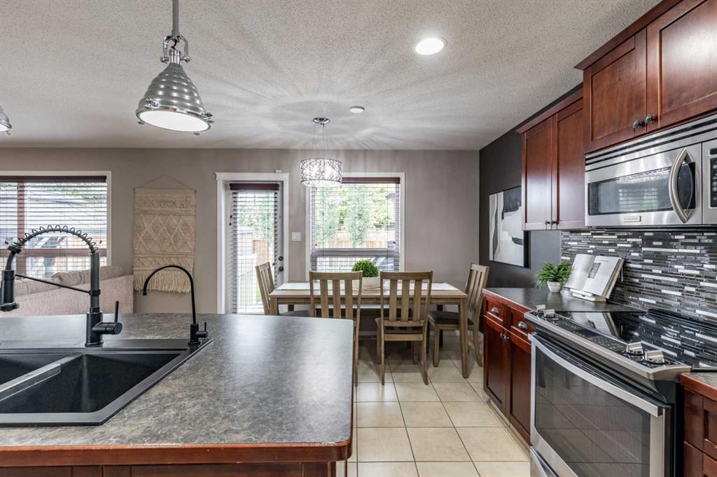 116 Vista Close SE