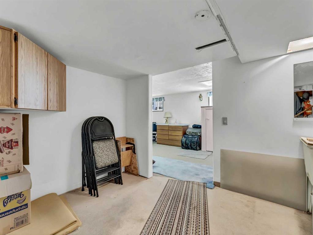 338 2 Street SW