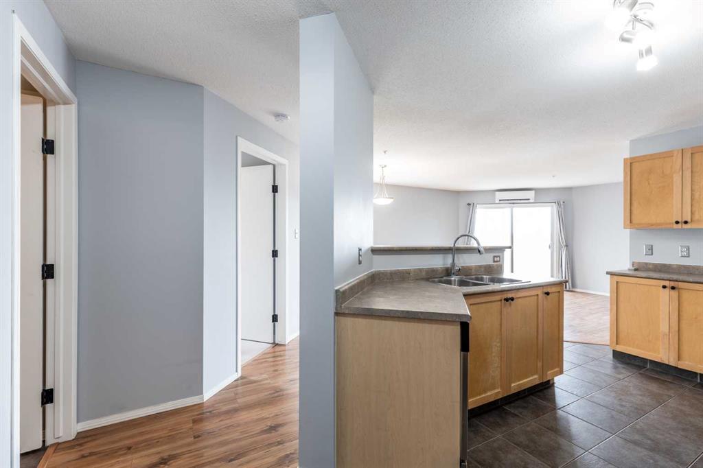 #220 1648 Saamis Drive NW