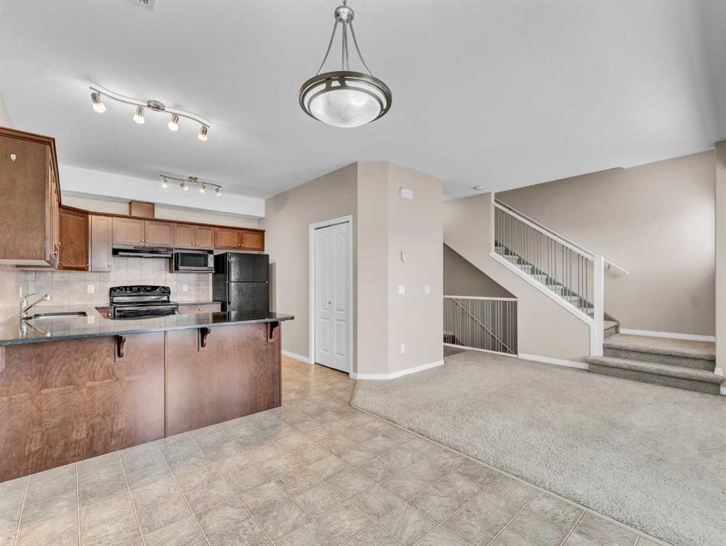 #11 298 Somerset Way SE