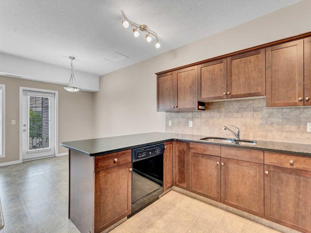 #11 298 Somerset Way SE