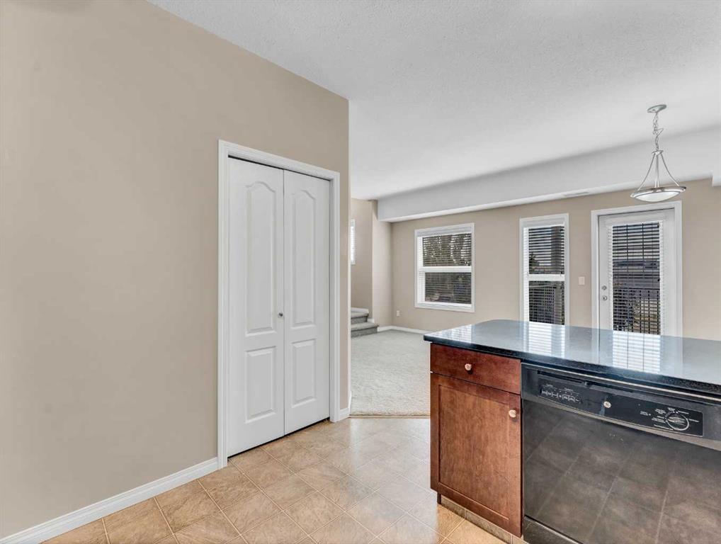 #11 298 Somerset Way SE