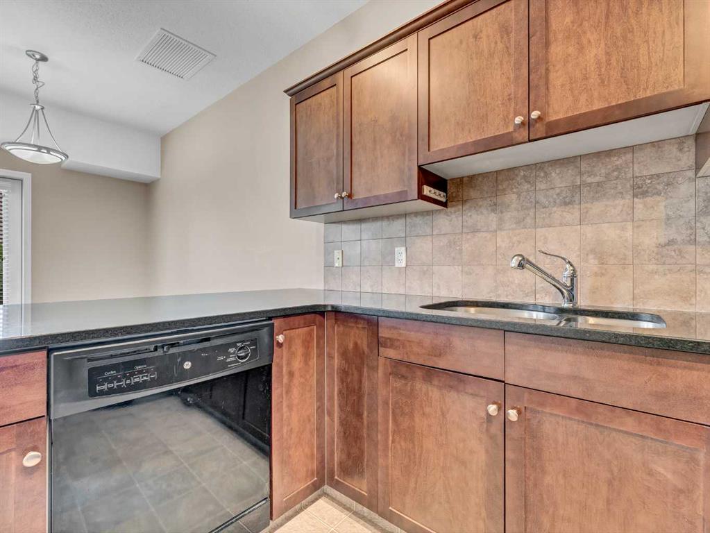 #11 298 Somerset Way SE