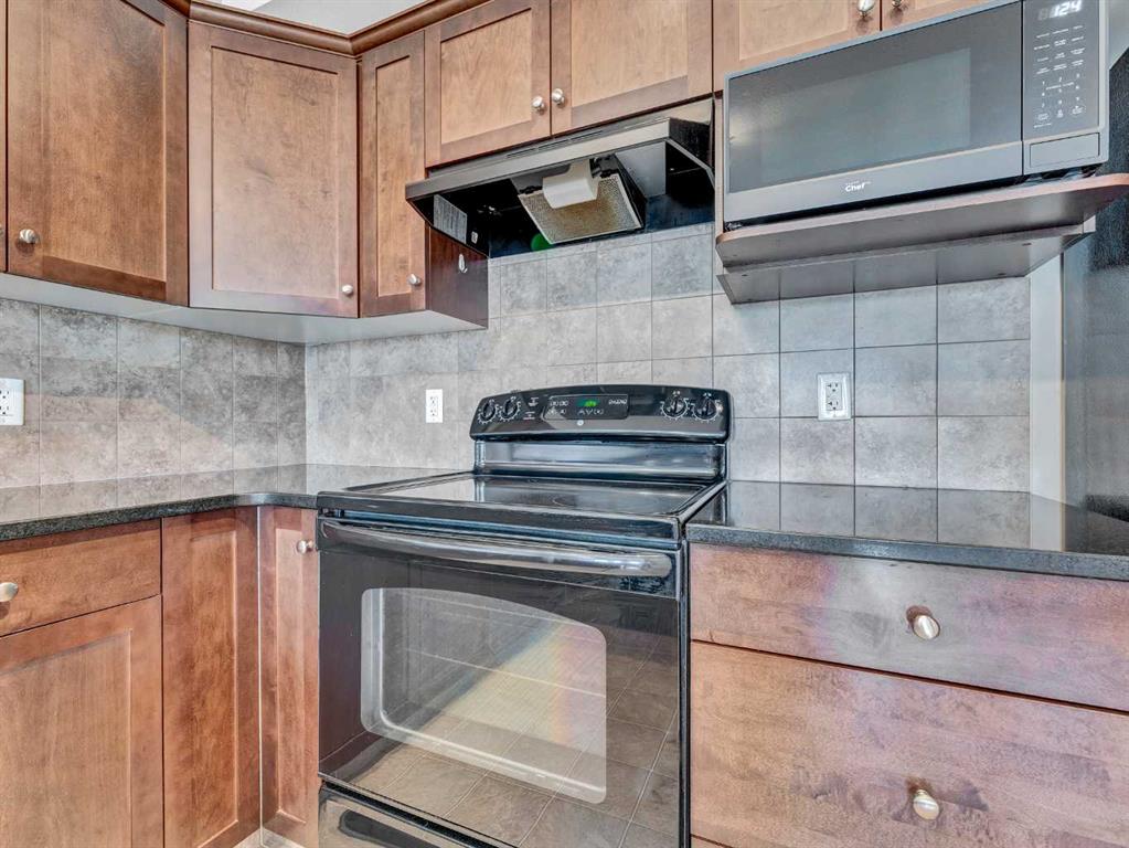 #11 298 Somerset Way SE