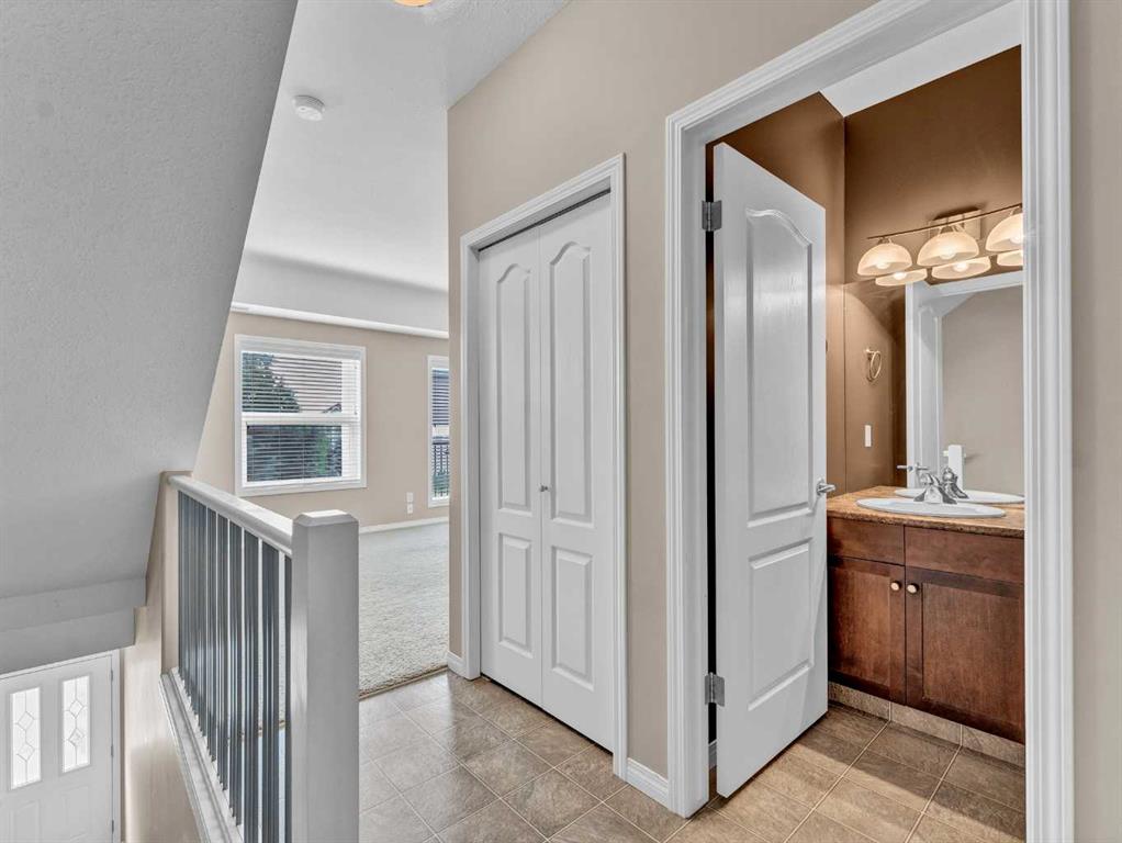 #11 298 Somerset Way SE