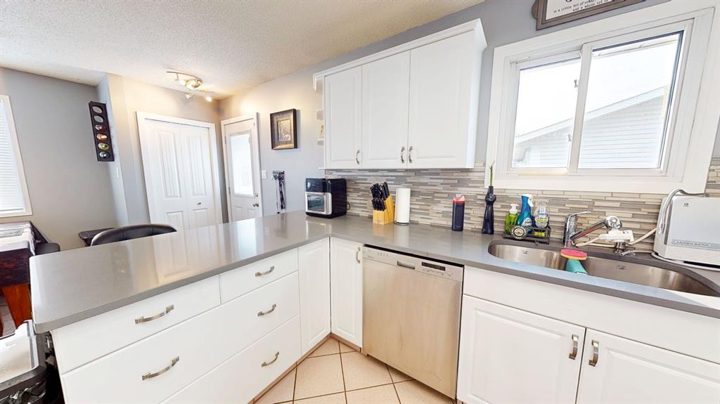 444 Sissons Crescent SE