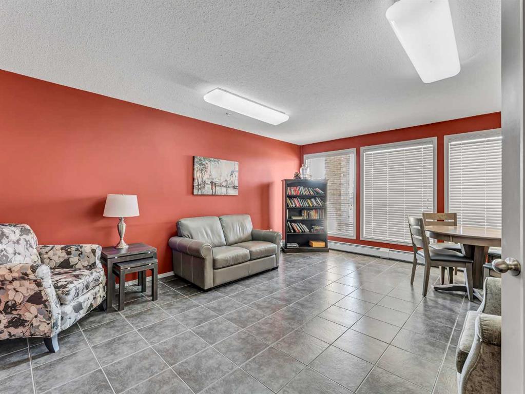 #304 1648 Saamis Drive NW
