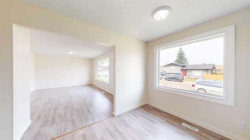 35 Ewart Crescent SE