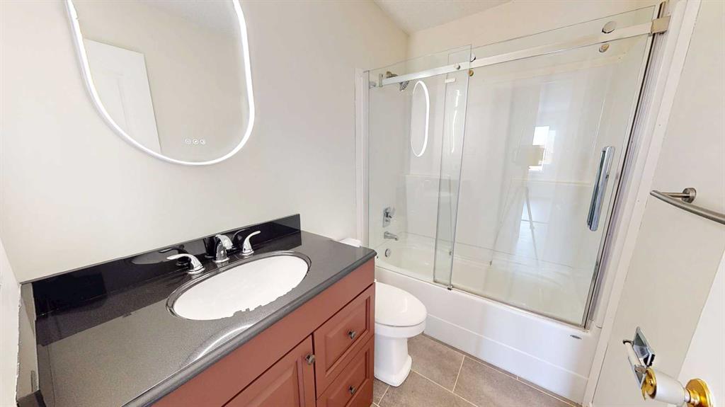 35 Ewart Crescent SE