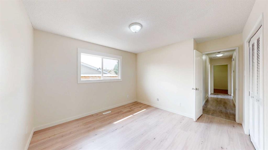 35 Ewart Crescent SE