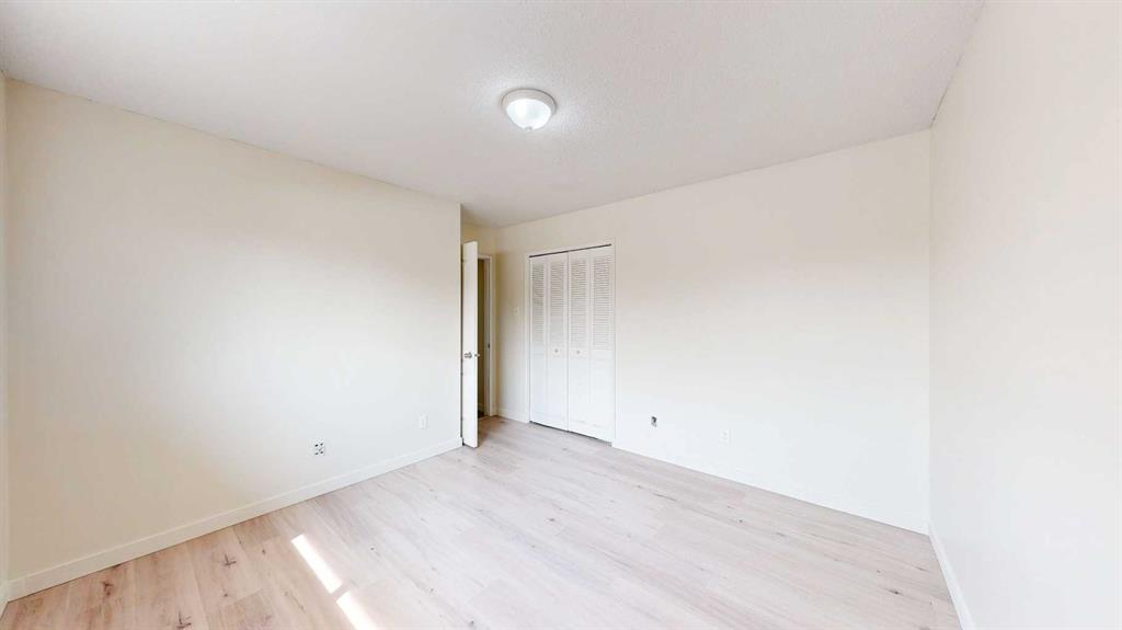 35 Ewart Crescent SE