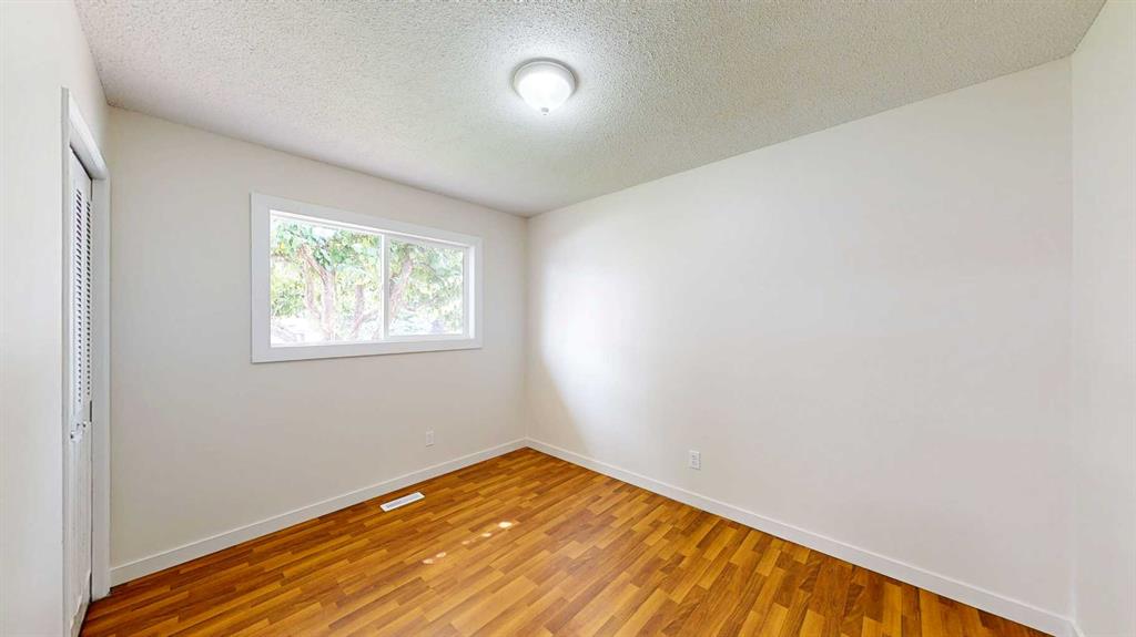35 Ewart Crescent SE