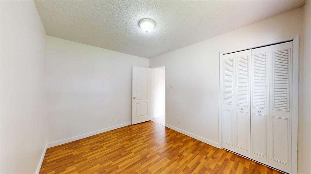 35 Ewart Crescent SE