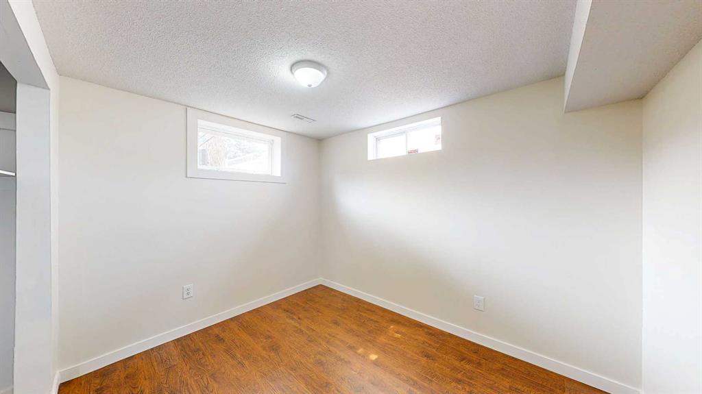 35 Ewart Crescent SE