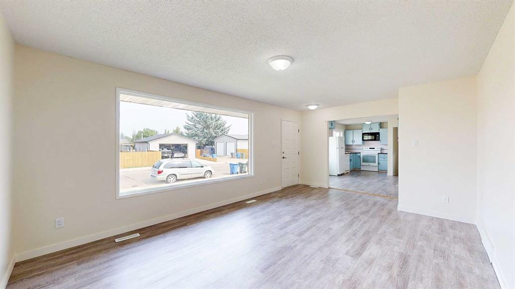 35 Ewart Crescent SE