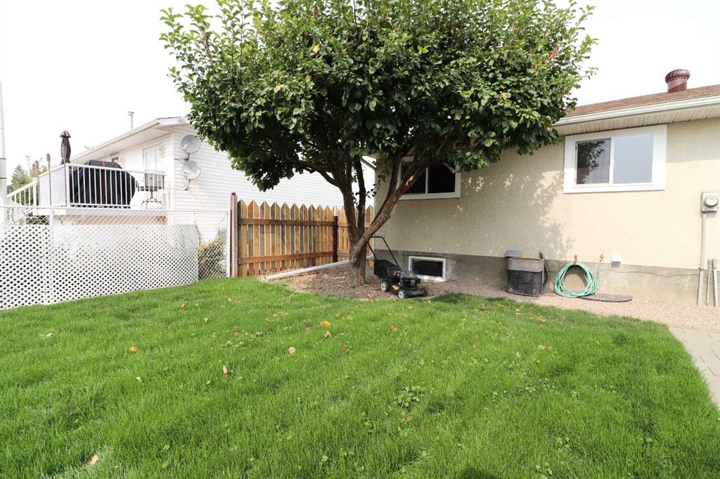 35 Ewart Crescent SE