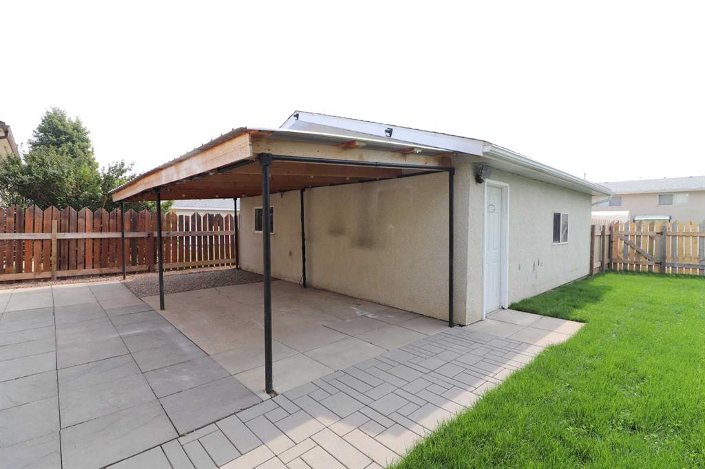35 Ewart Crescent SE