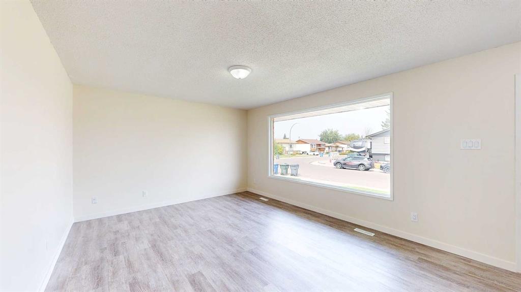 35 Ewart Crescent SE
