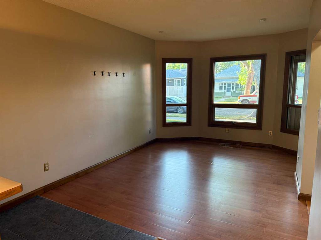 831A 4 Street SE