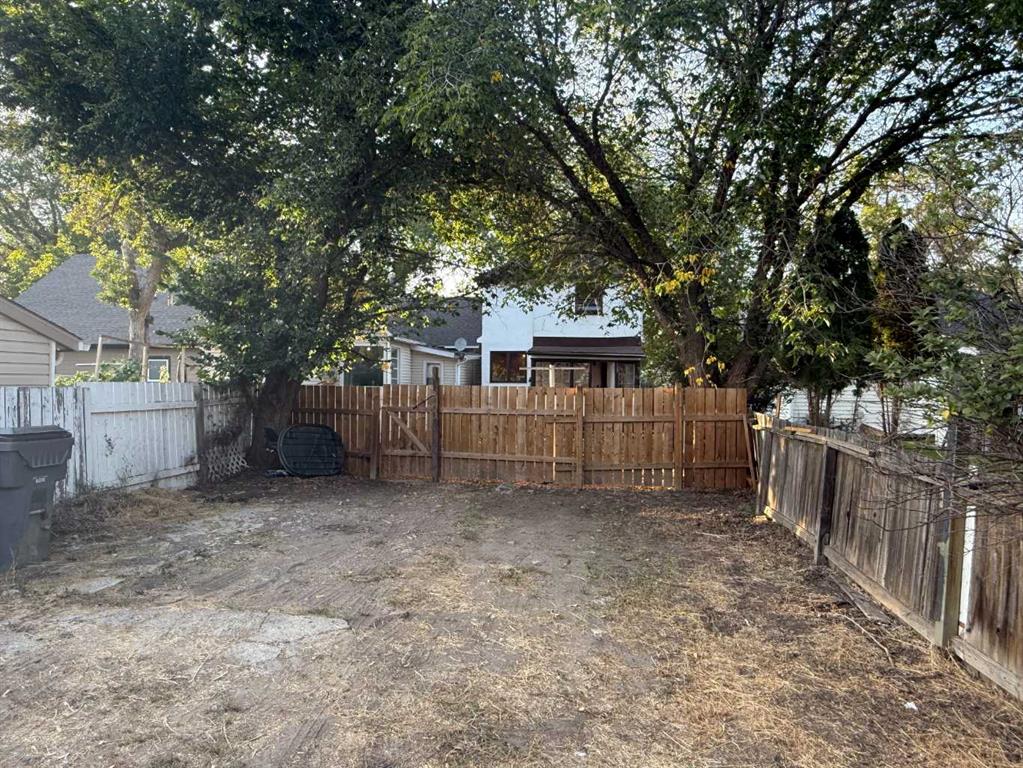 831A 4 Street SE