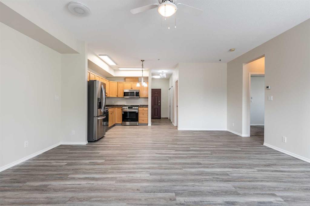 #102 105 Main Street S