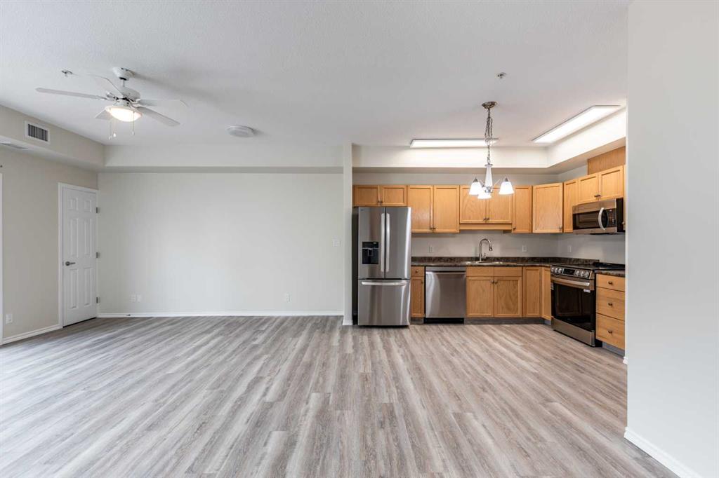 #102 105 Main Street S