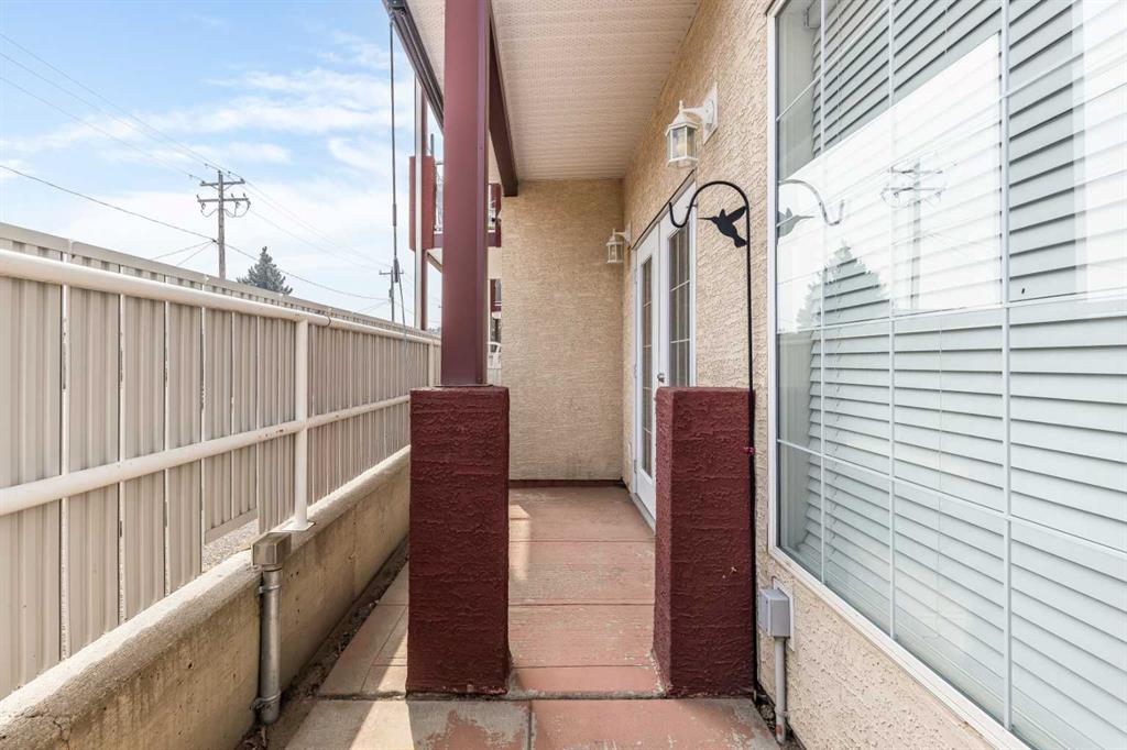 #102 105 Main Street S