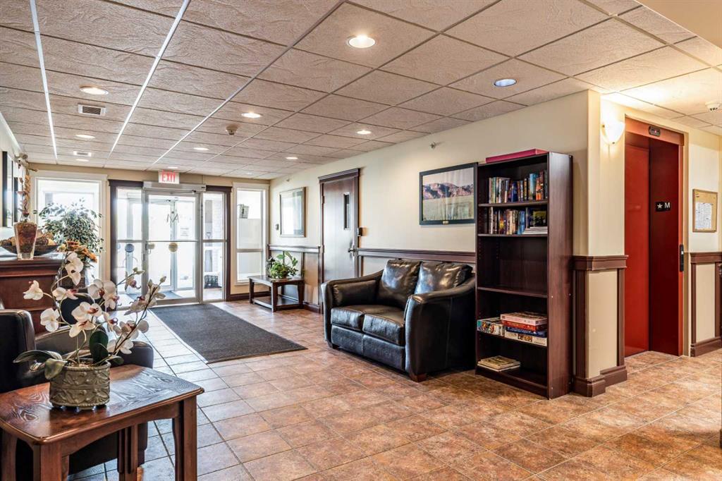 #102 105 Main Street S