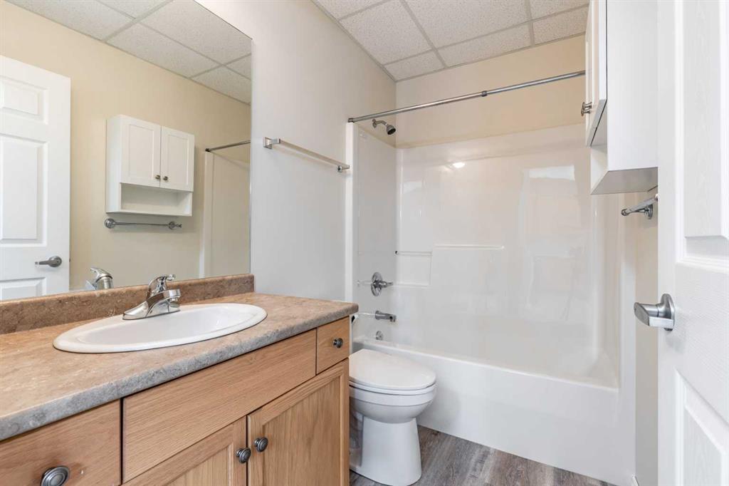 #102 105 Main Street S