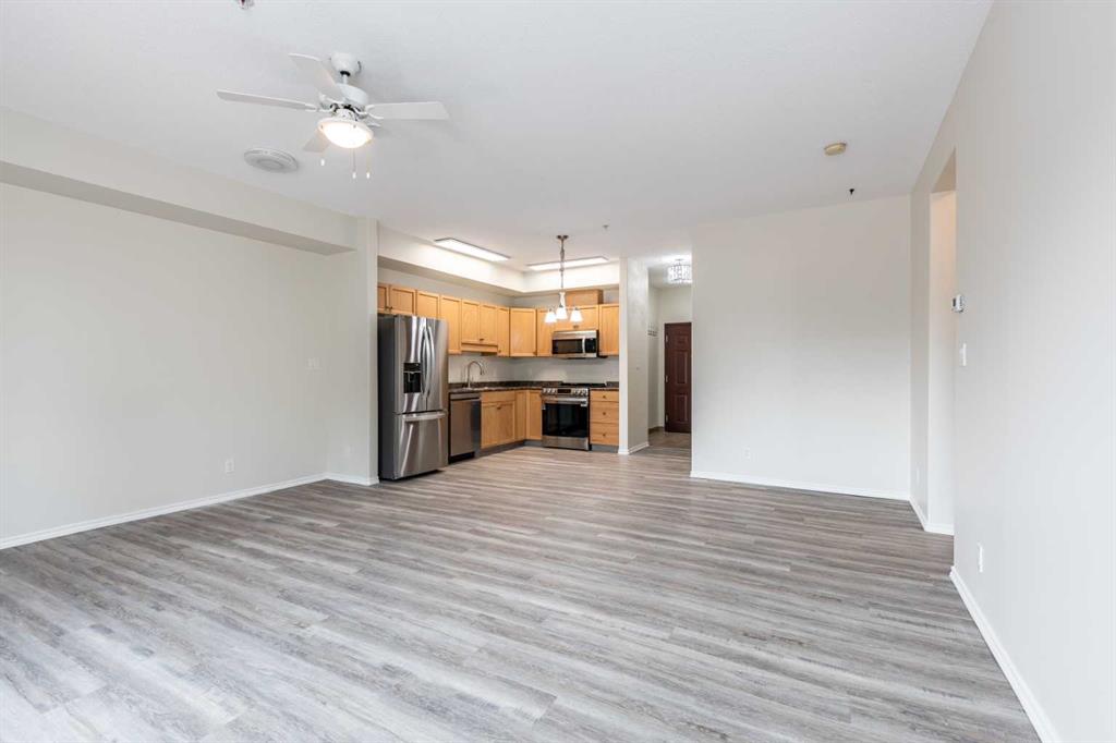 #102 105 Main Street S