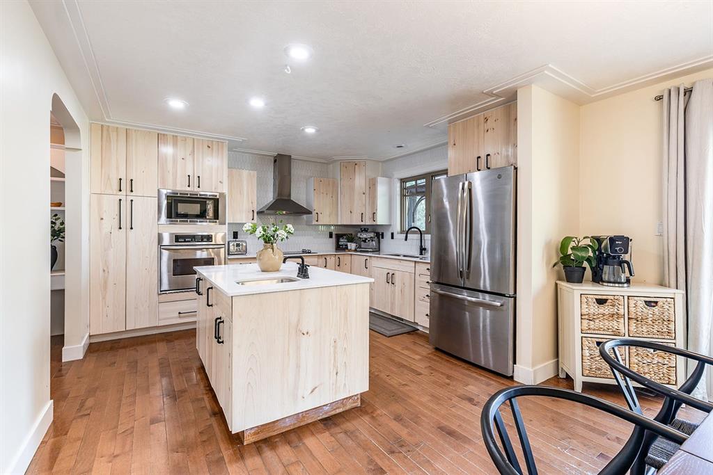 52 Ross Heights Court SE