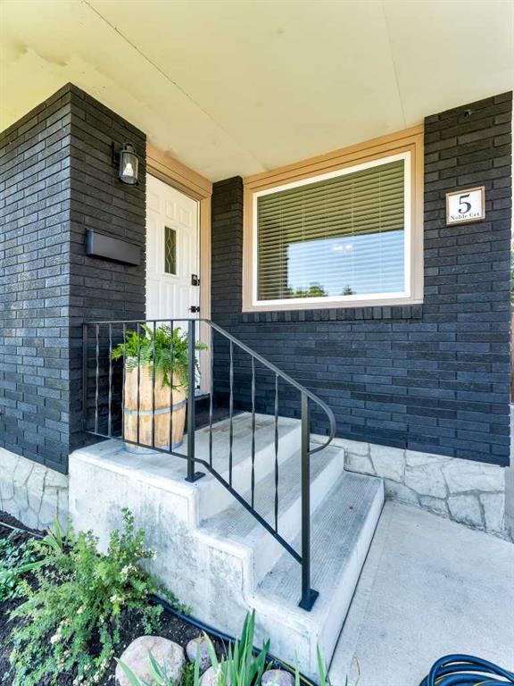 5 Noble Court SW