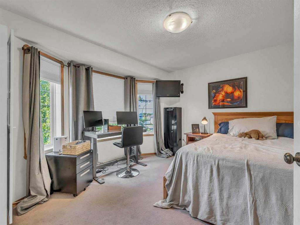 12 Sunrise Court SW