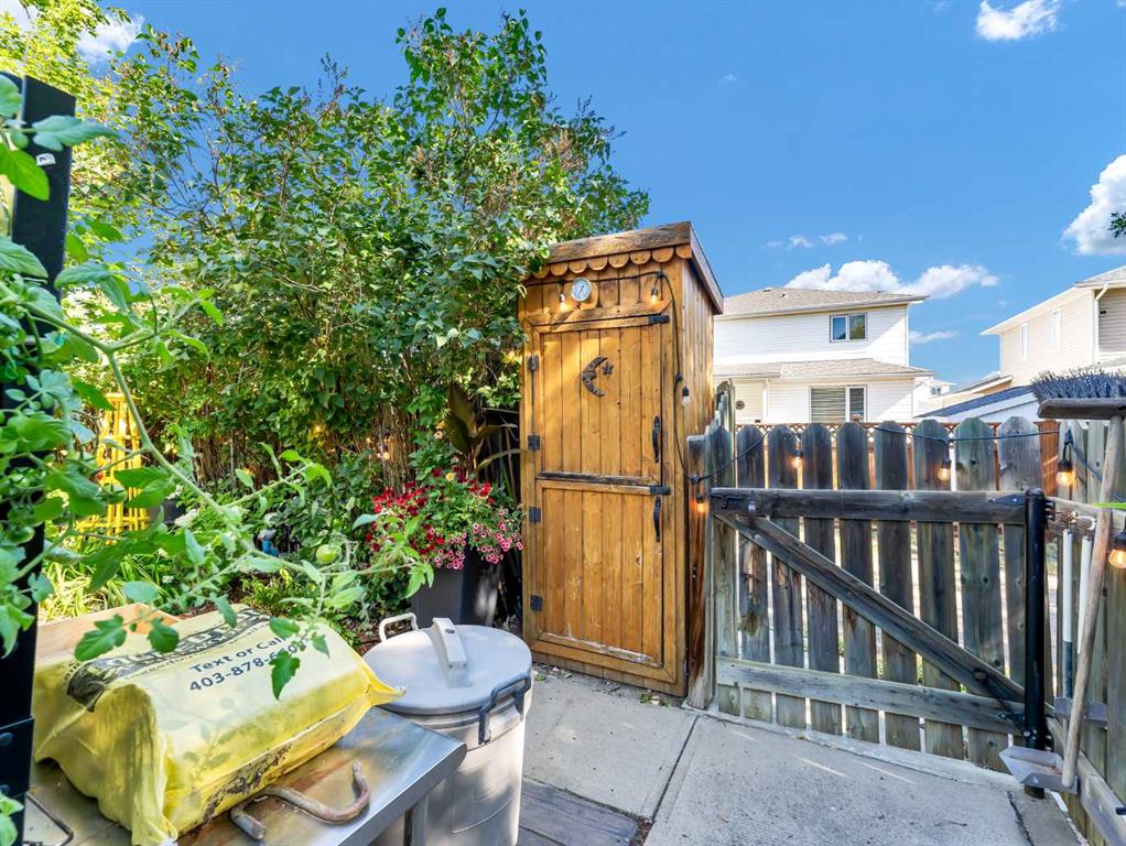 12 Sunrise Court SW