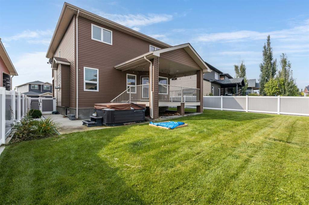 44 Hamptons Crescent SE