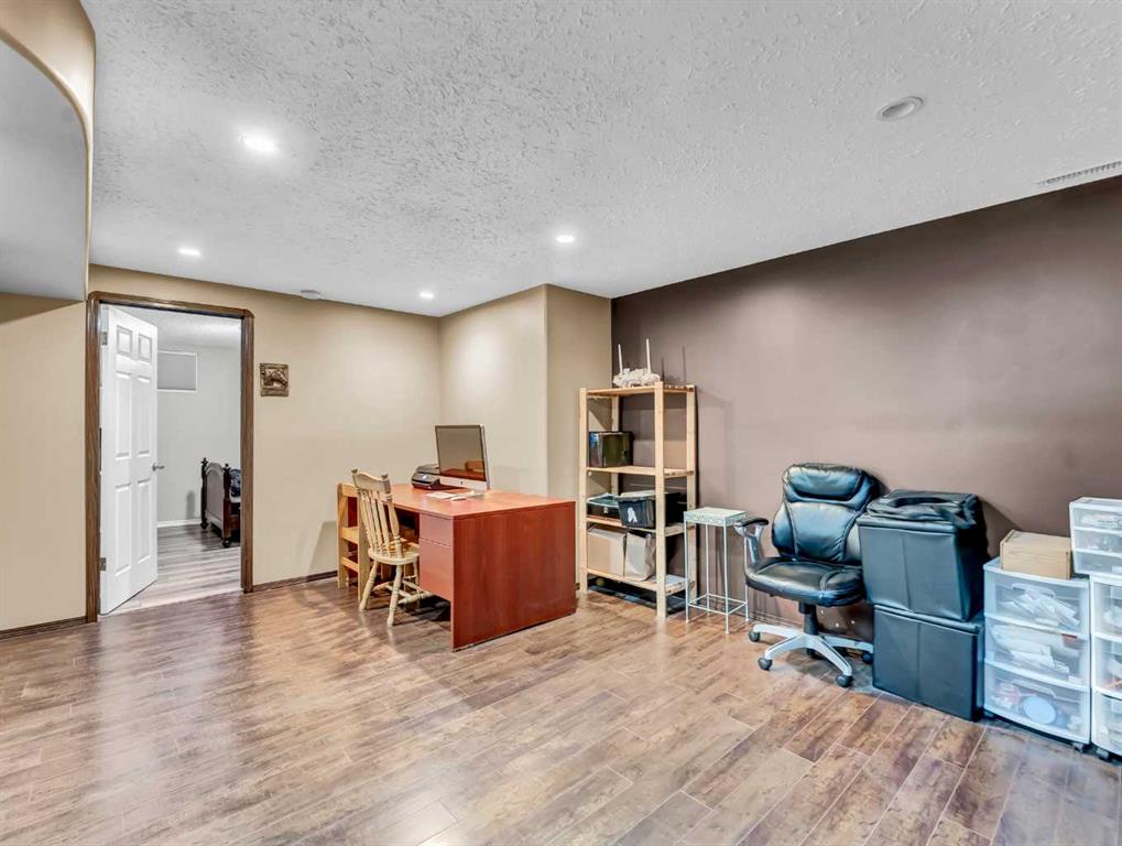 40 Terrace Close NE