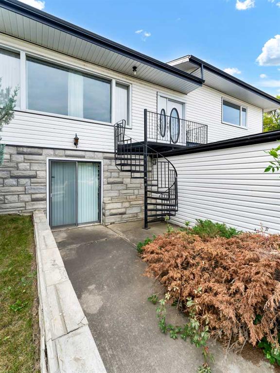 3 2 Street SE